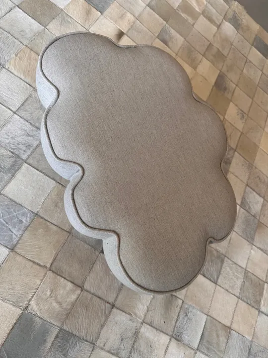 Banco Puff Nuvem Cinza - Design Moderno