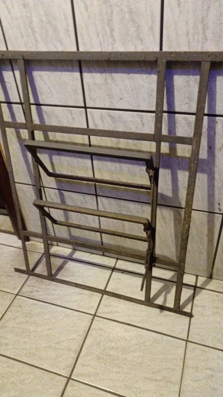 Vitrô de ferro 0,70 x 0,80<br>0,80 altura - Foto 2