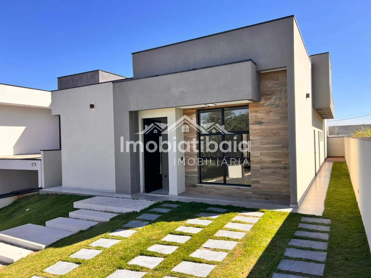 Casa térrea à venda no Cond. Alto da Floresta Bom Jesus dos Perdões - 300m²