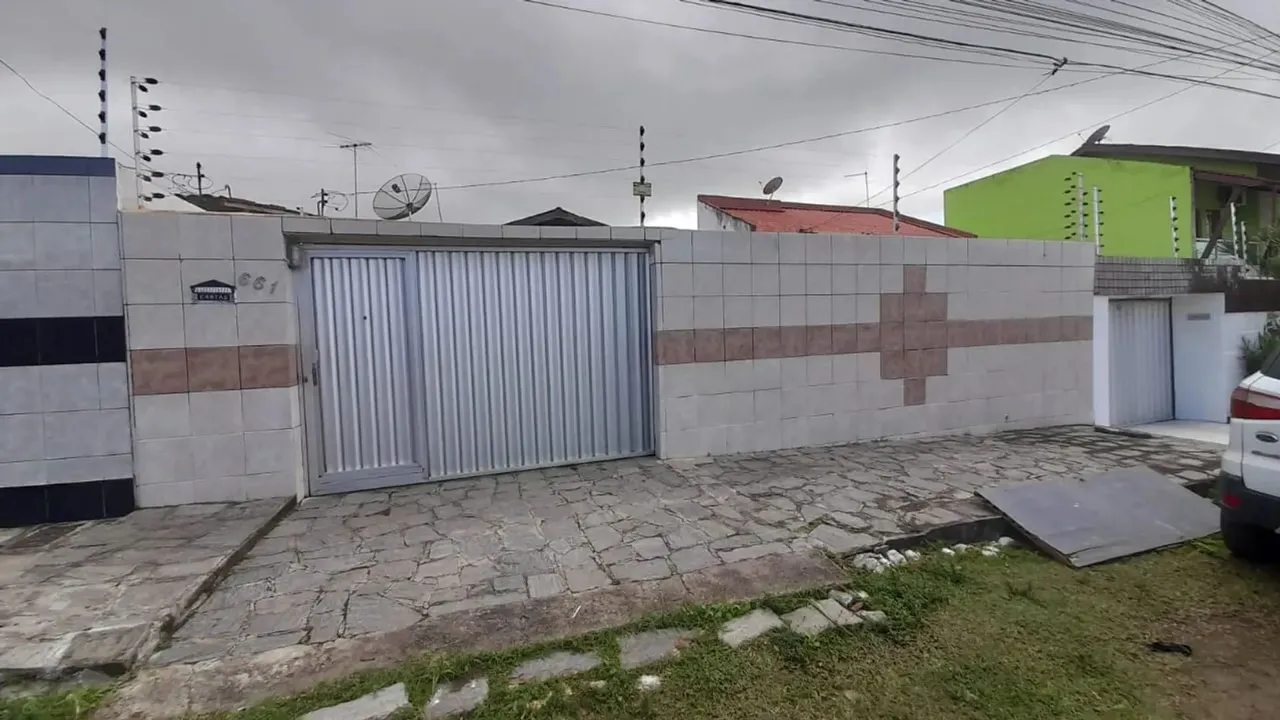 Casa em Rua José Gomes de Farias - Castelo Branco - Campina Grande/PB
