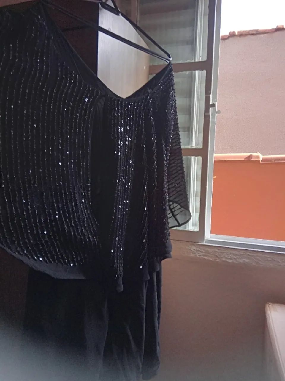 Maravilhosa roupa para baladas e festas , em seda com forro e lindo decote ... - Foto 4