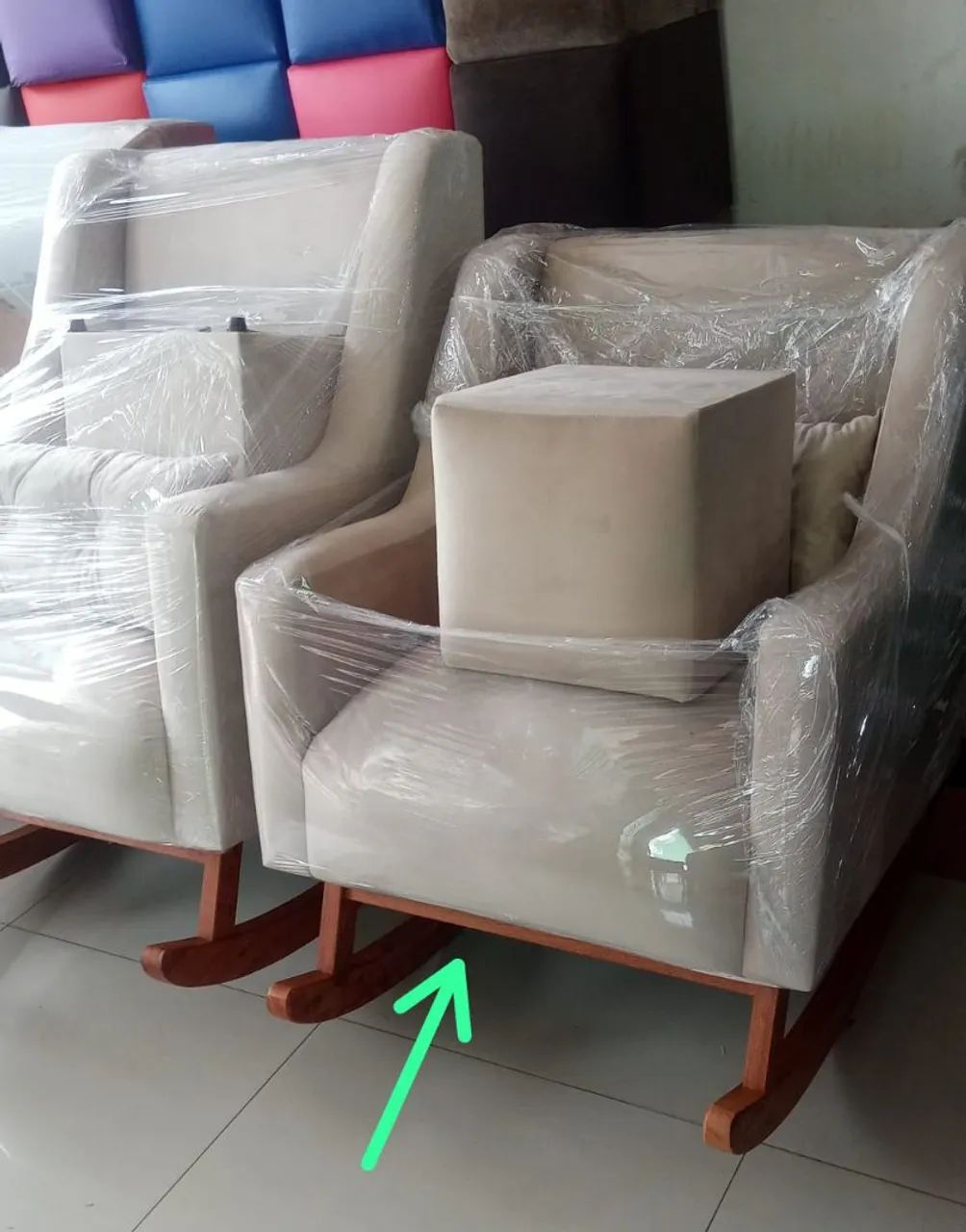 Poltrona de Balanço Confortável com Puff64317203046274121