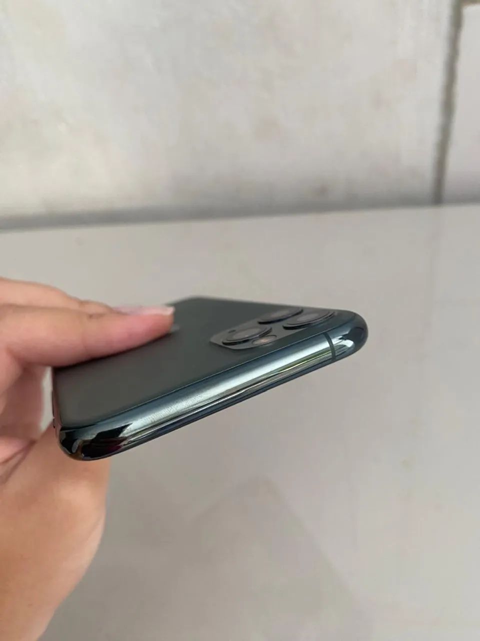 iPhone 11 Pro 64GB Verde - Com pequeno defeito no botão de volume - Foto 2