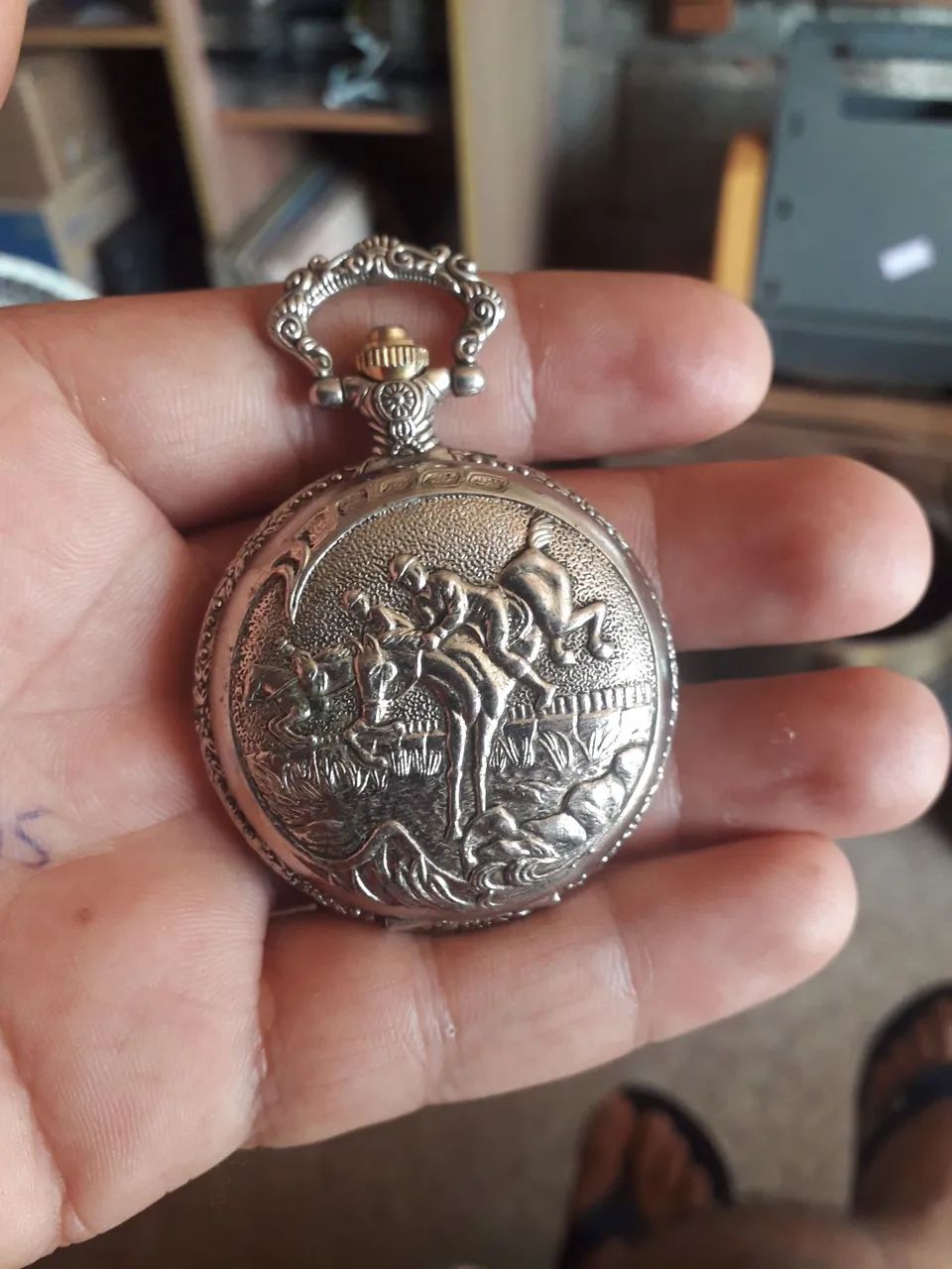 Relógio de bolso a bateria sem corrente funcionando