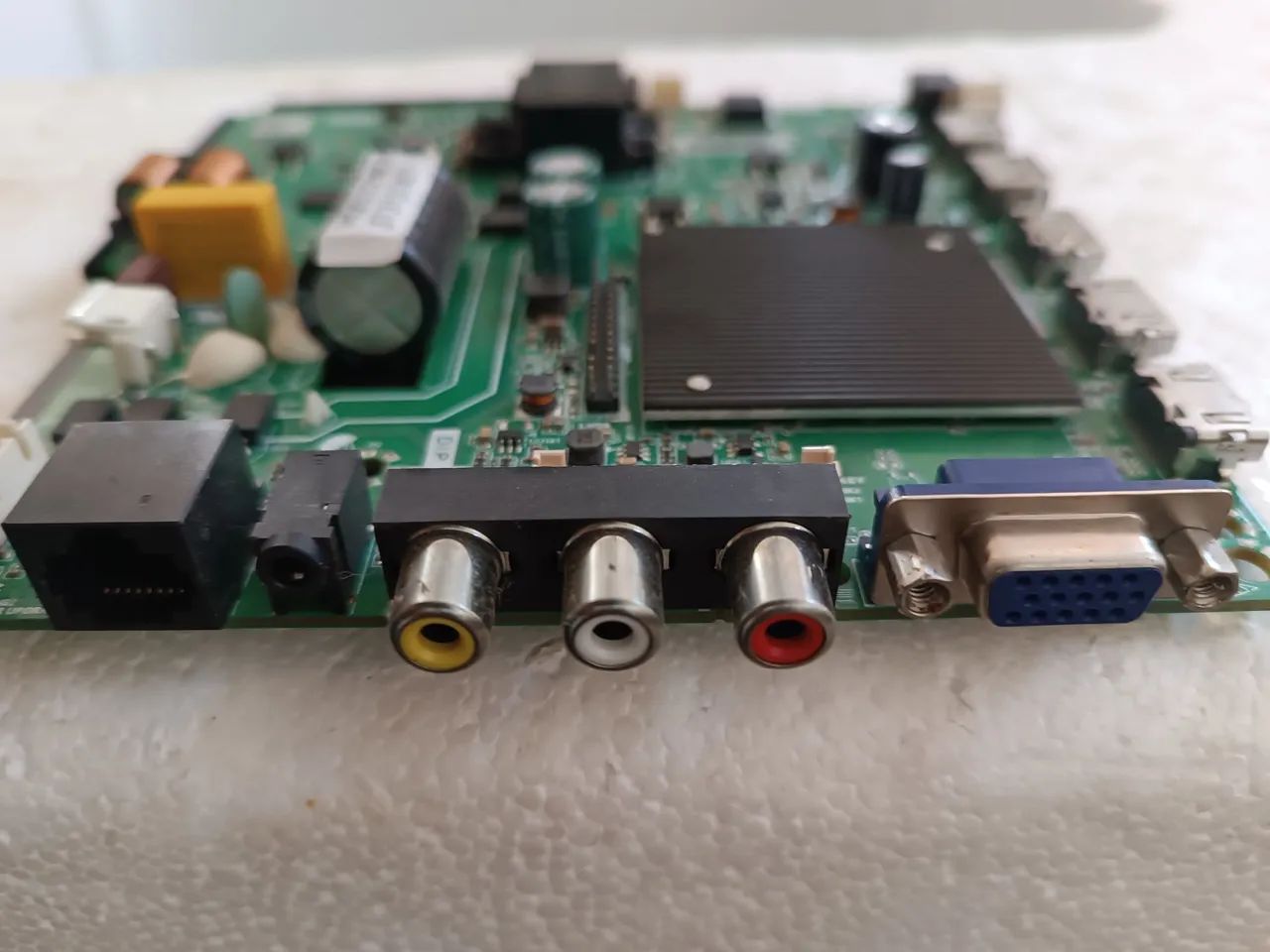 Placa principal tv HQ 32 hqs32nkh smart tenho outras peças fonte tcon vídeo mãe  - Foto 2