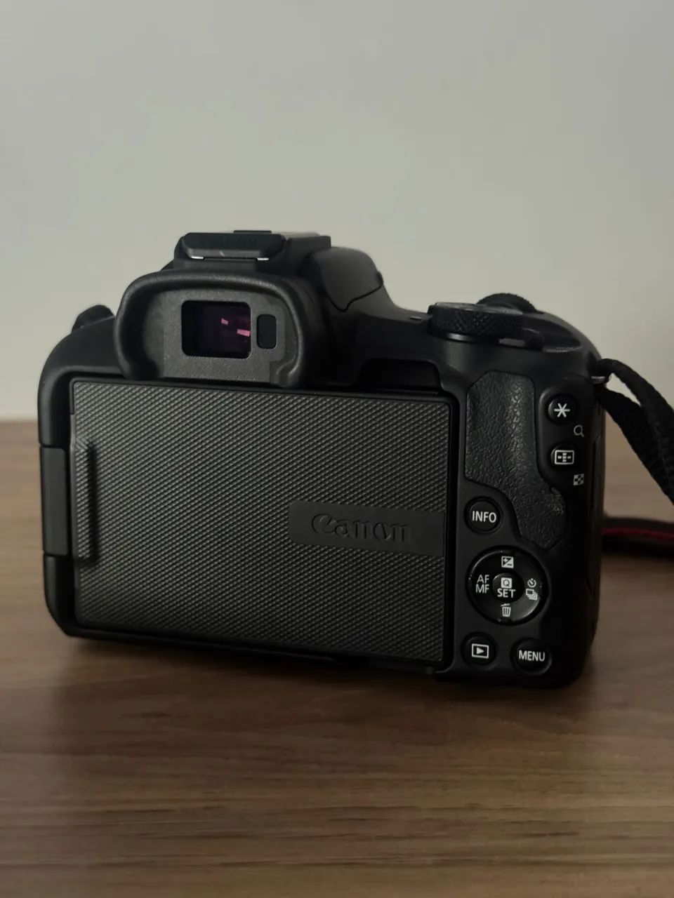 Câmera Digital Canon Eos R50 Lente Rf-s 18-45mm preto - Câmeras e