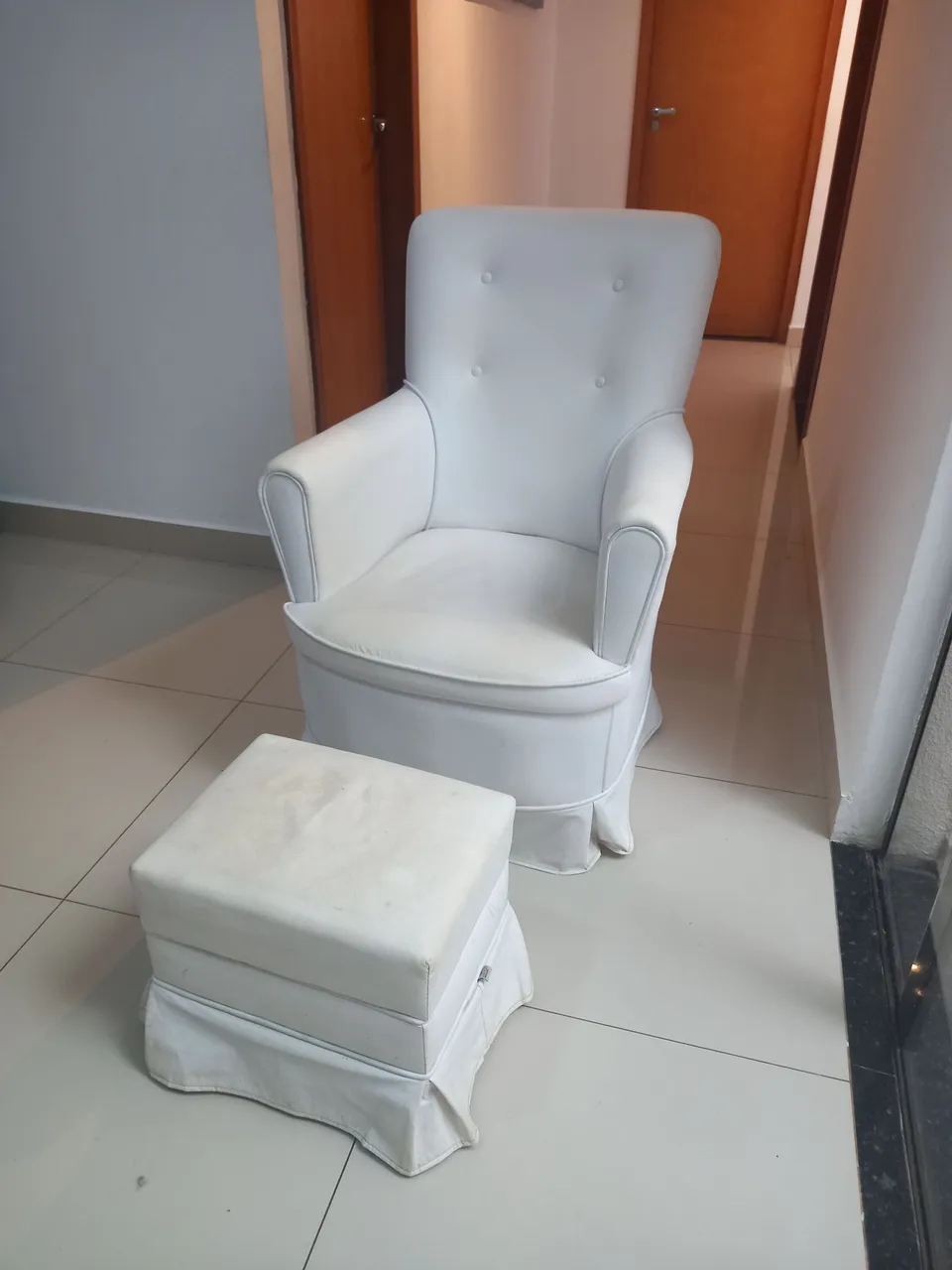 Poltrona de Amamentação com Puff Canaã