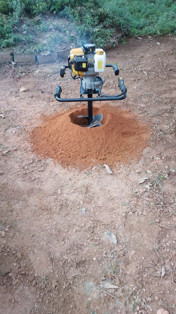 Furadeira de solo a gasolina