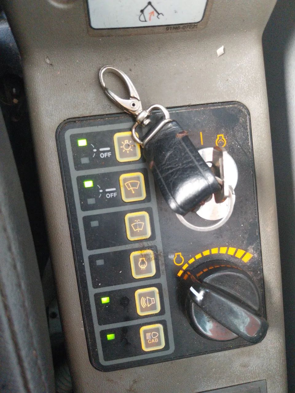 Vende-se Escavadeira 160 LC7 HYUNDAI R$ 350.000 - Foto 4