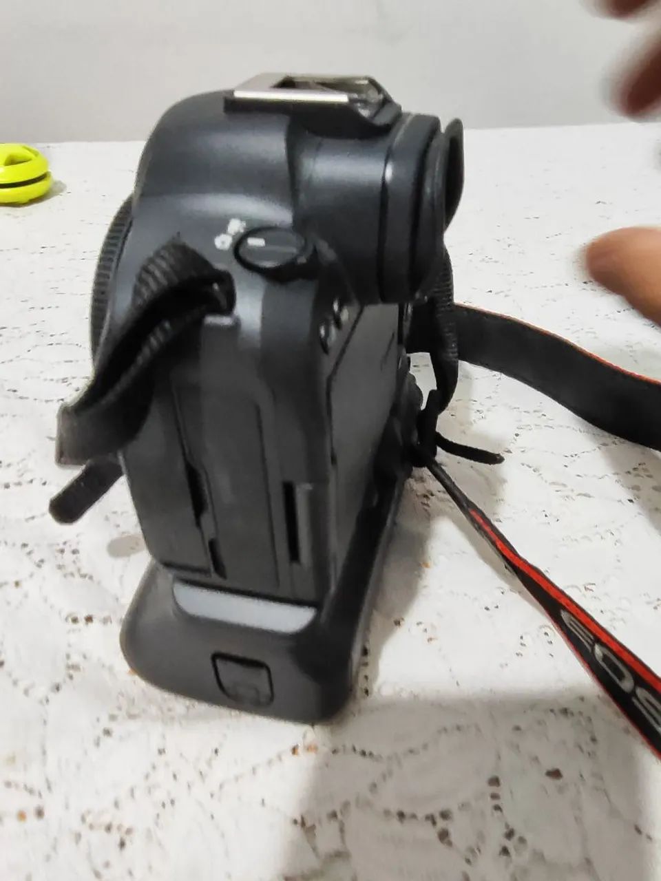 Câmera Canon com Grip e Bateria Extra - Foto 6