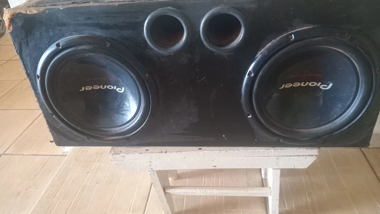 Caixa de Som Pioneer e banda 9.8