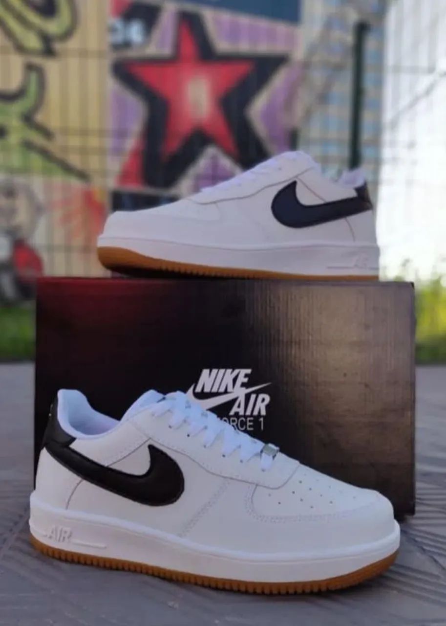 Nike Air Force 1 Branco com Detalhes em Preto