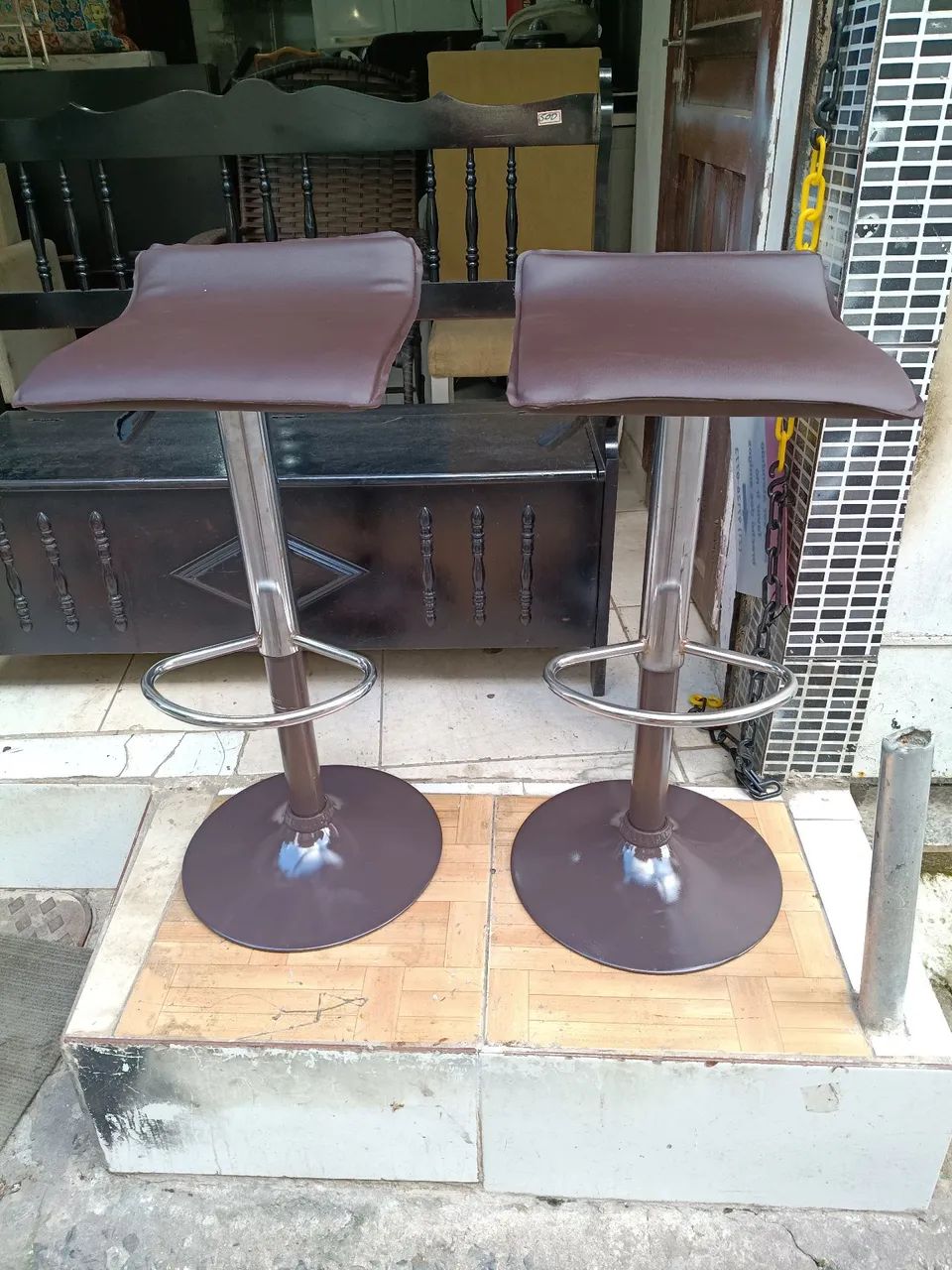 Banquetas funcionando perfeitamente 64985863131009122