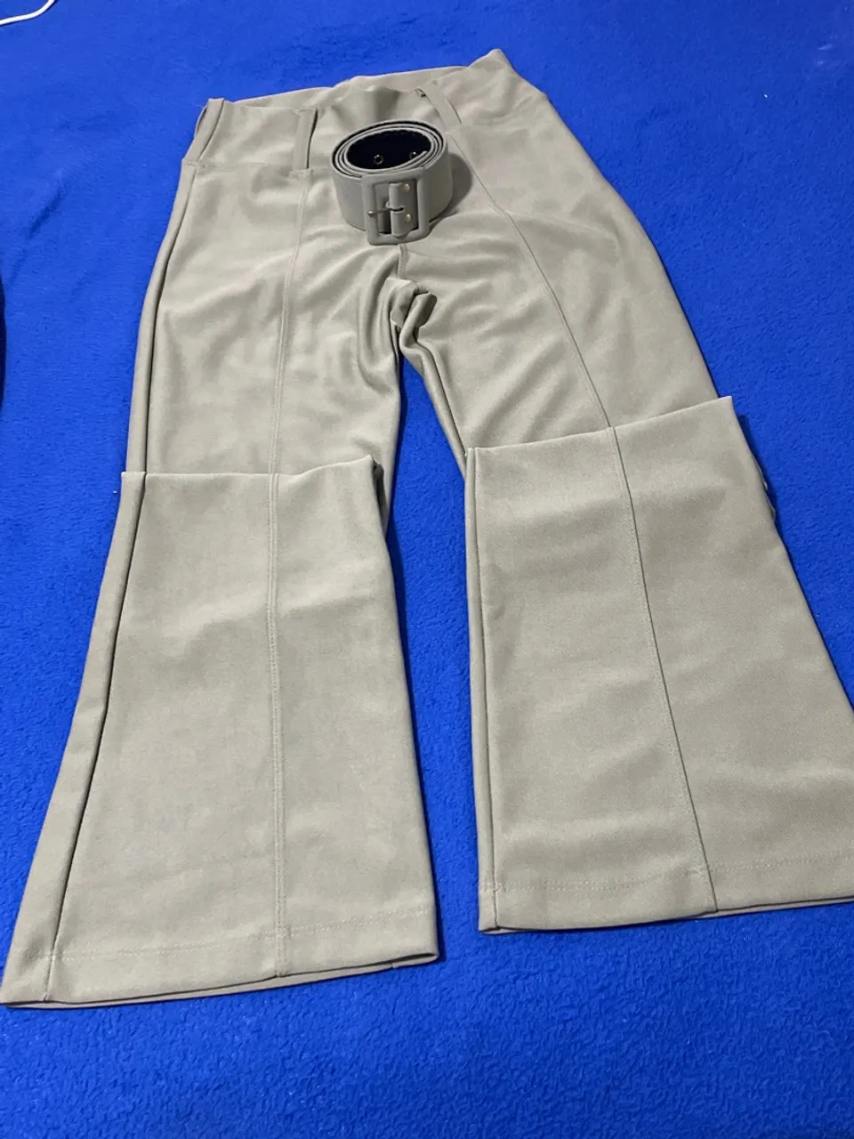 Calça pantalona nunca usada