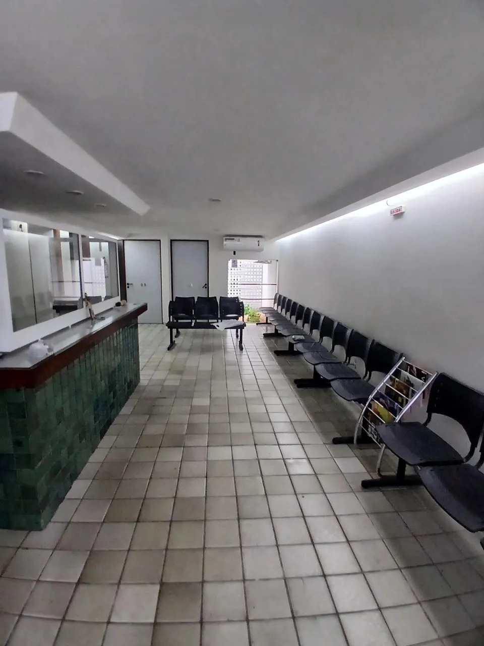 Imóvel para aluguel possui 400 metros quadrados com 9 quartos em Boa Vista - Recife - PE