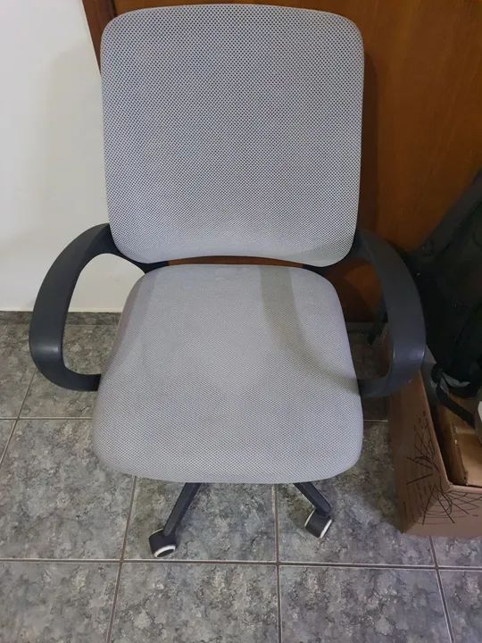 Cadeira de Escritório Giratória com Rodinhas e reclinável