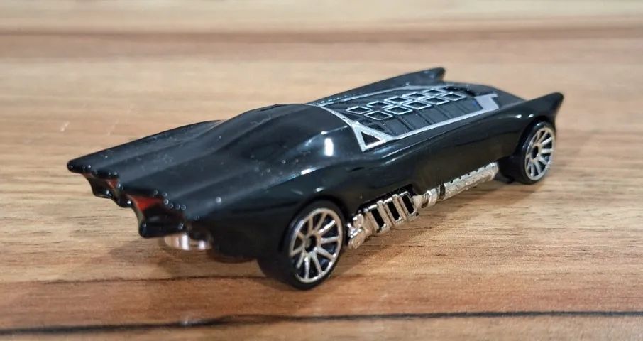Hot Wheels Batmobile - DC Universe Character Car Series 2012 (Loose) - Foto 3