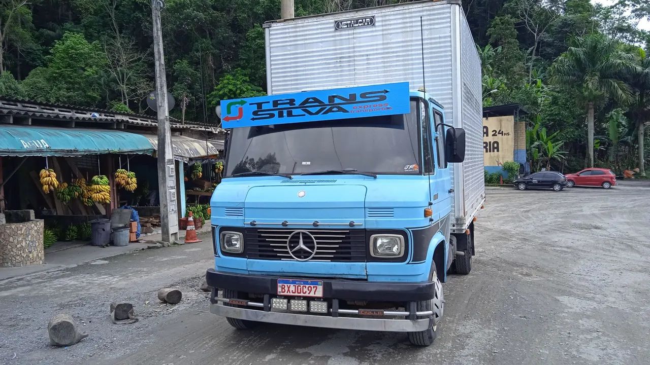 Caminhão Mercedes-Benz 608 - Baú - Foto 2