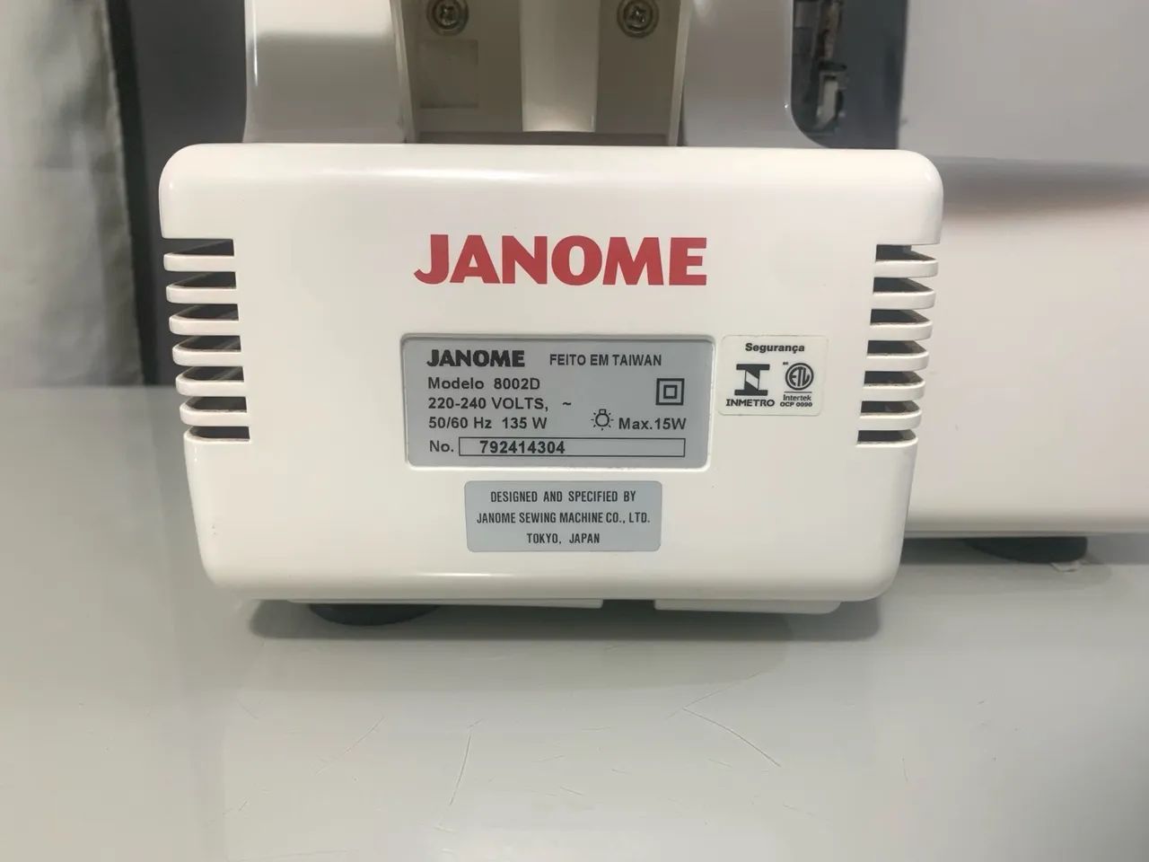 Máquina de Overlock Janome 8002D - Foto 5