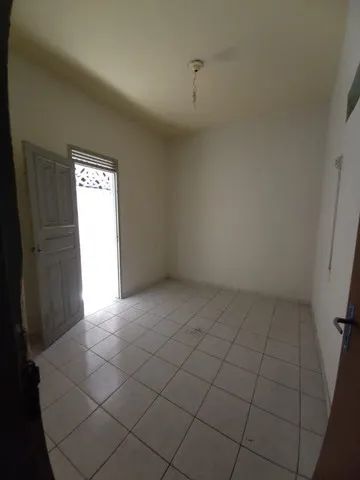 Cod: 14 - 02 Casas vizinhas 01 com 06 salas e 01 com 05 quartos, 380m2 de área - Centro - Foto 3