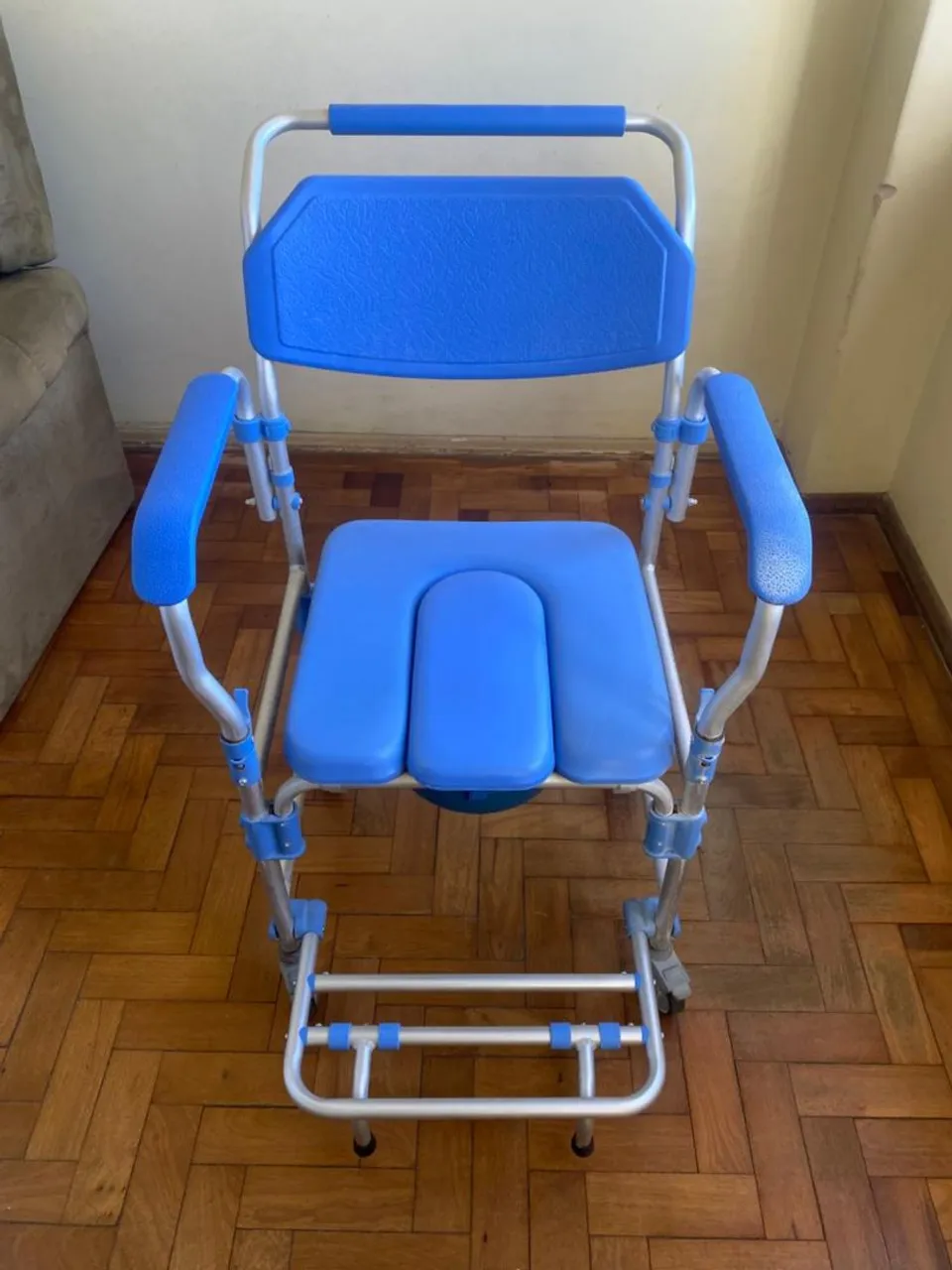 Cadeira com Assento Sanitário para Banho
