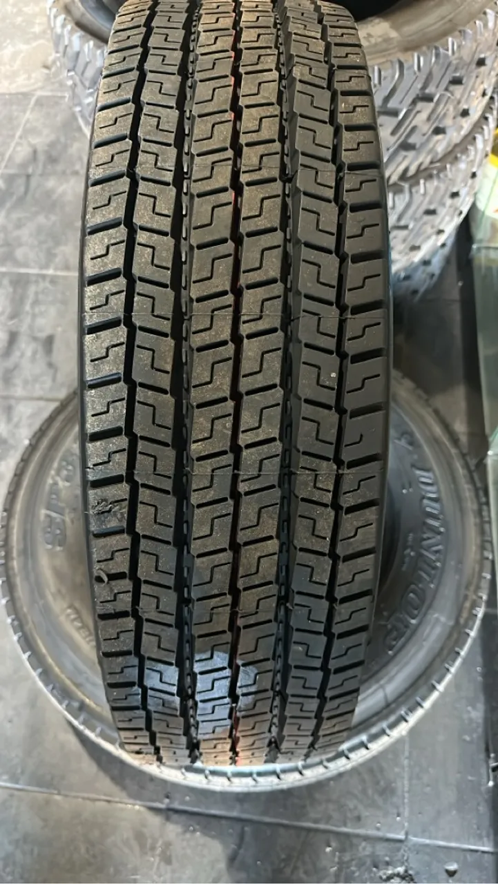 Pneu 215/75R17.5 Recapado