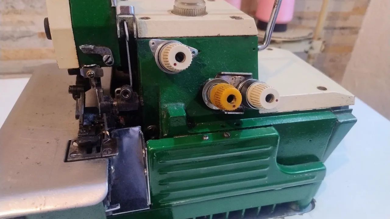 Máquina de costura overlock industrial  - Foto 3
