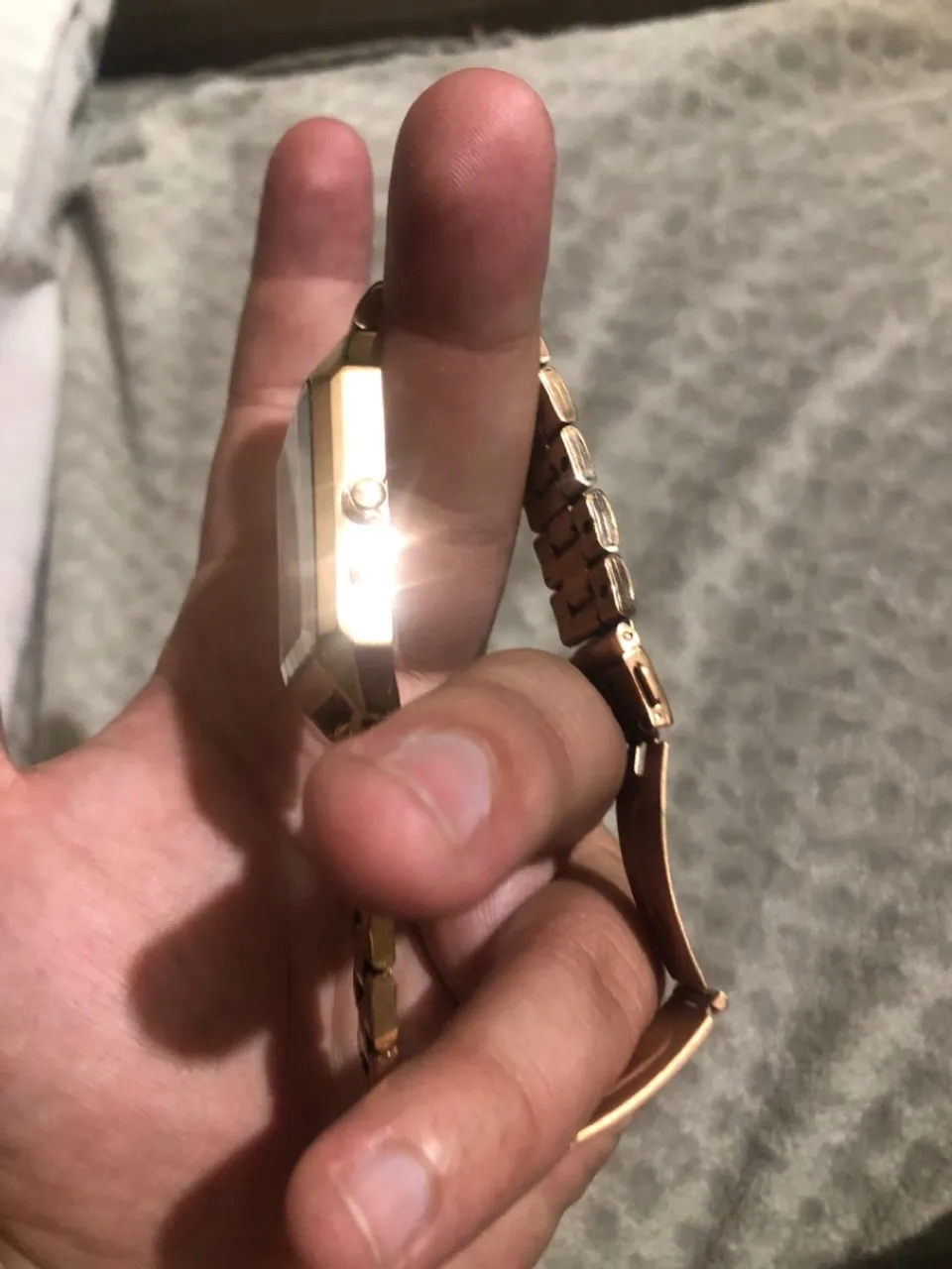 Relógio Dourado Elegante