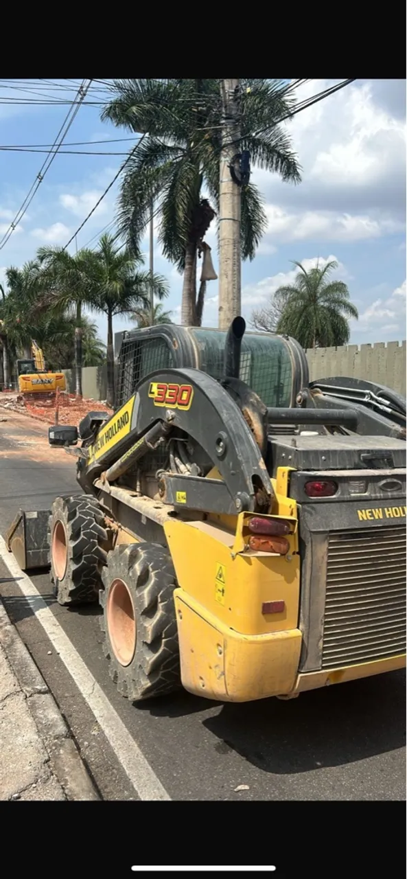 Mini Carregadeira New Holland L330