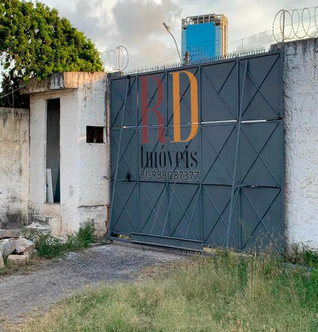 Alugo terreno 1.100m² com galpão 150m² próx Colégio GGE murado Wc chuveiro dique p/ lavage - Foto 4