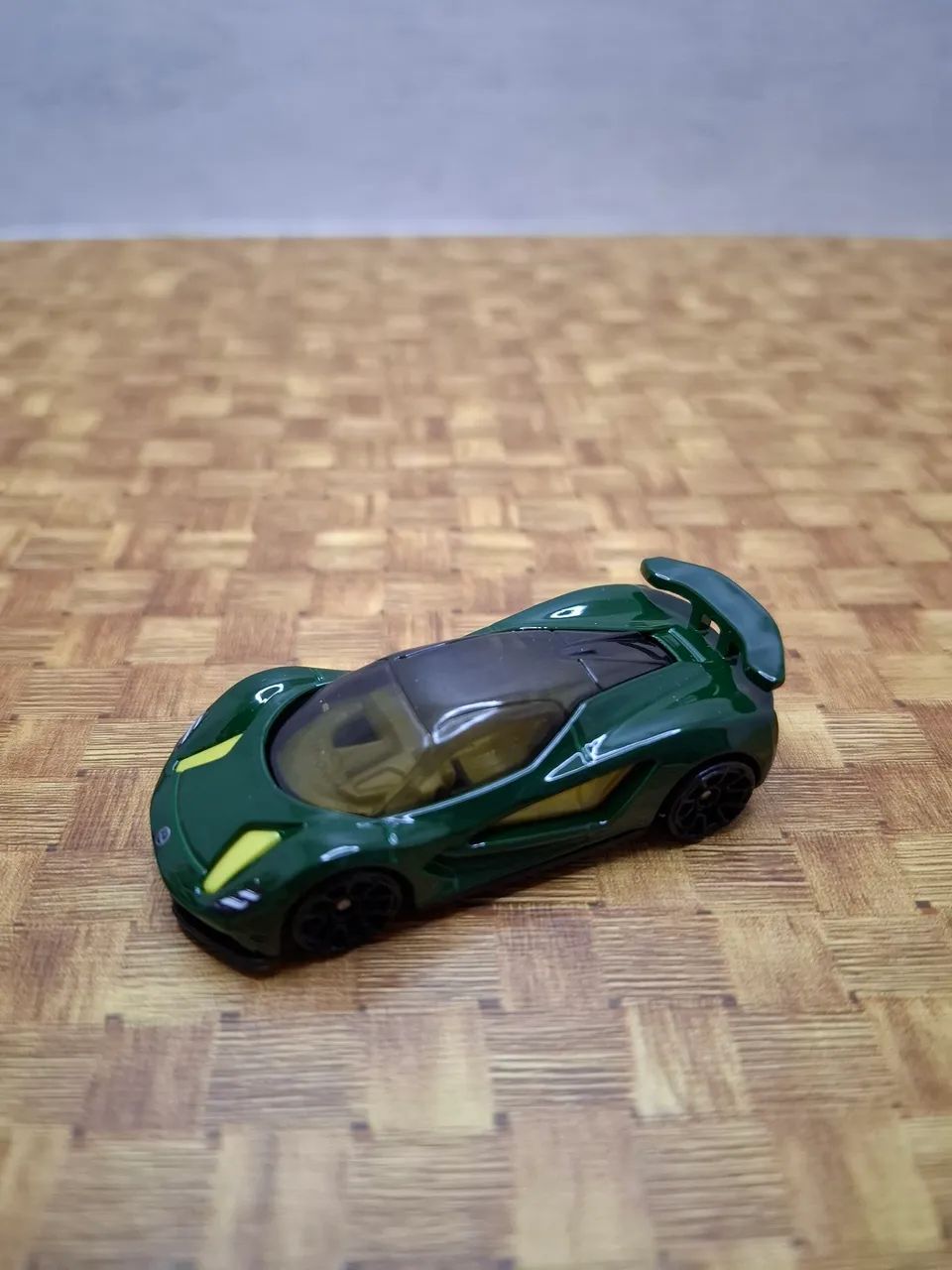 Kit com 4 HotWheels (1 T-Hunt) + brinde! - Foto 4