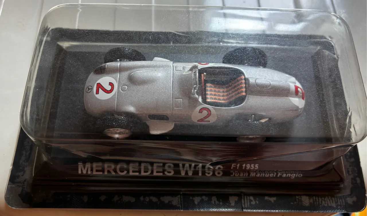 Miniatura 1:64 Sauber Mercedes C9 #63 campeã de Le mans 1989 ultra