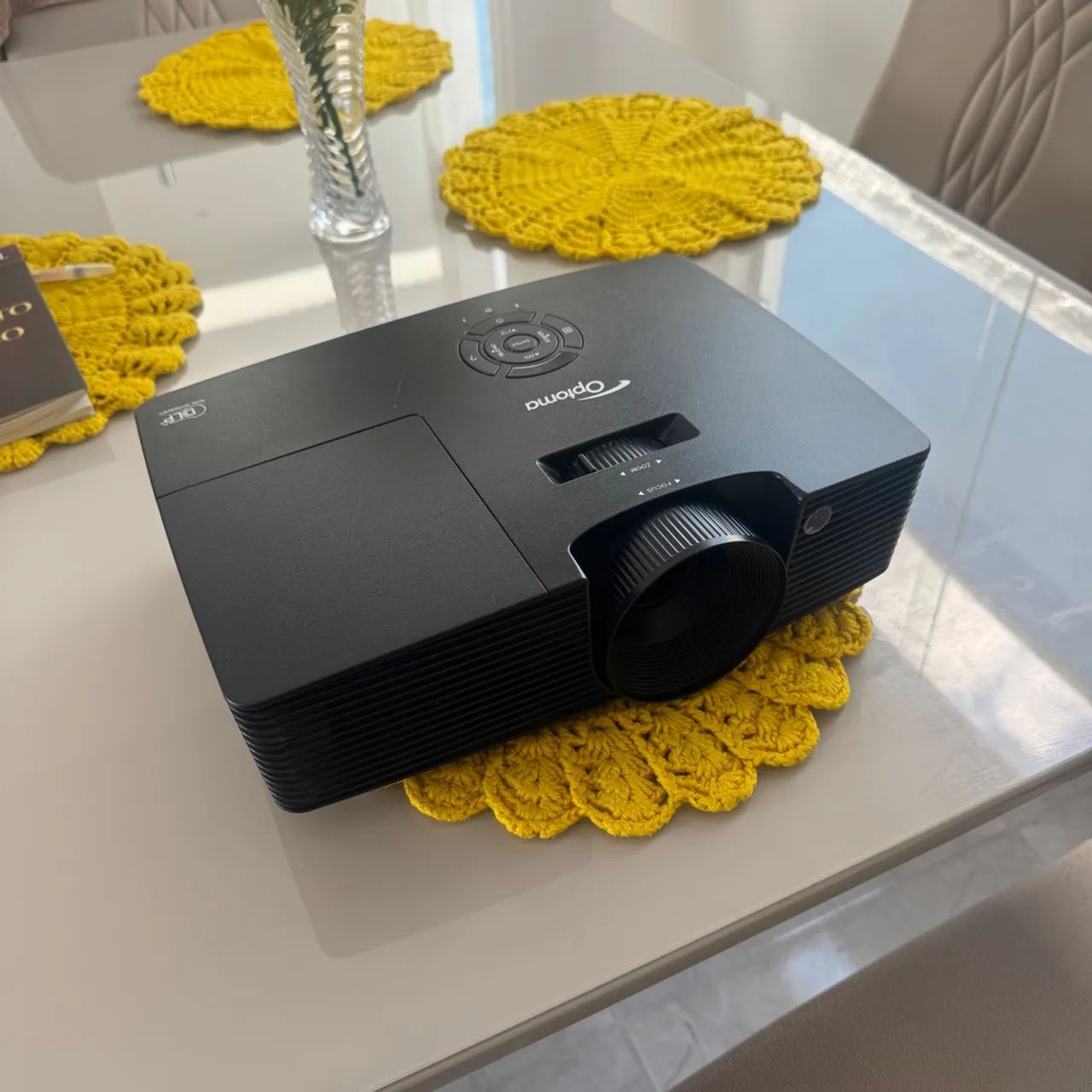 Projetor Optoma 3200 Lumens HD Ideal Para Assistir Jogos e Reproduzir Slides