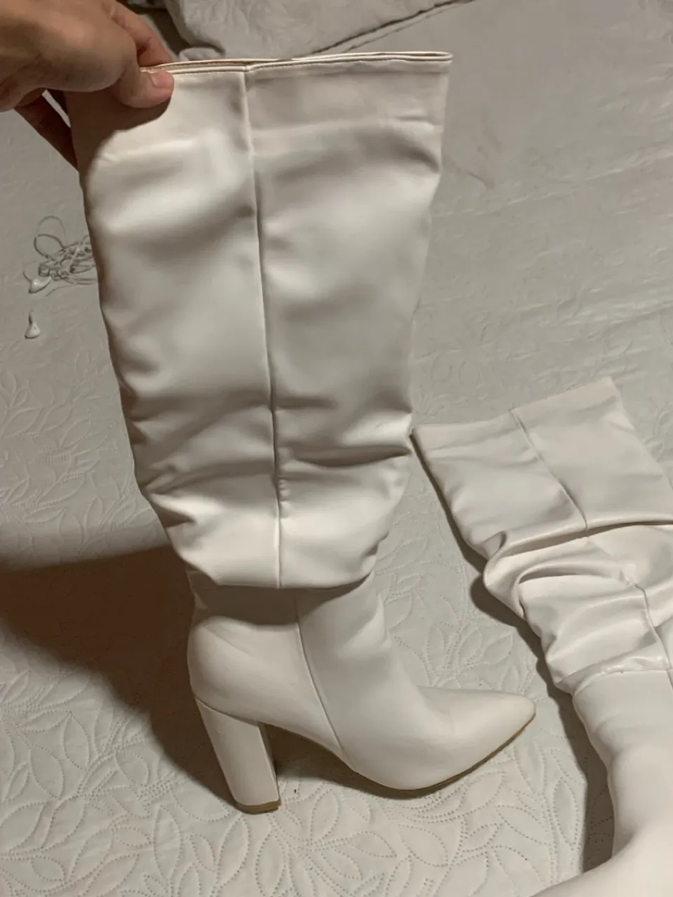 Botas brancas cano alto