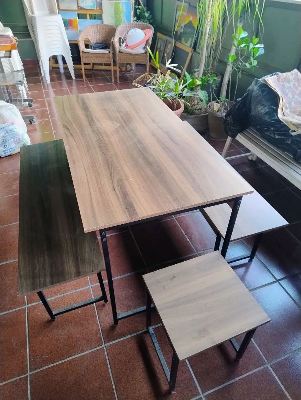 Mesa para 8 pessoas  com bancos em ótimo estado  - Foto 3