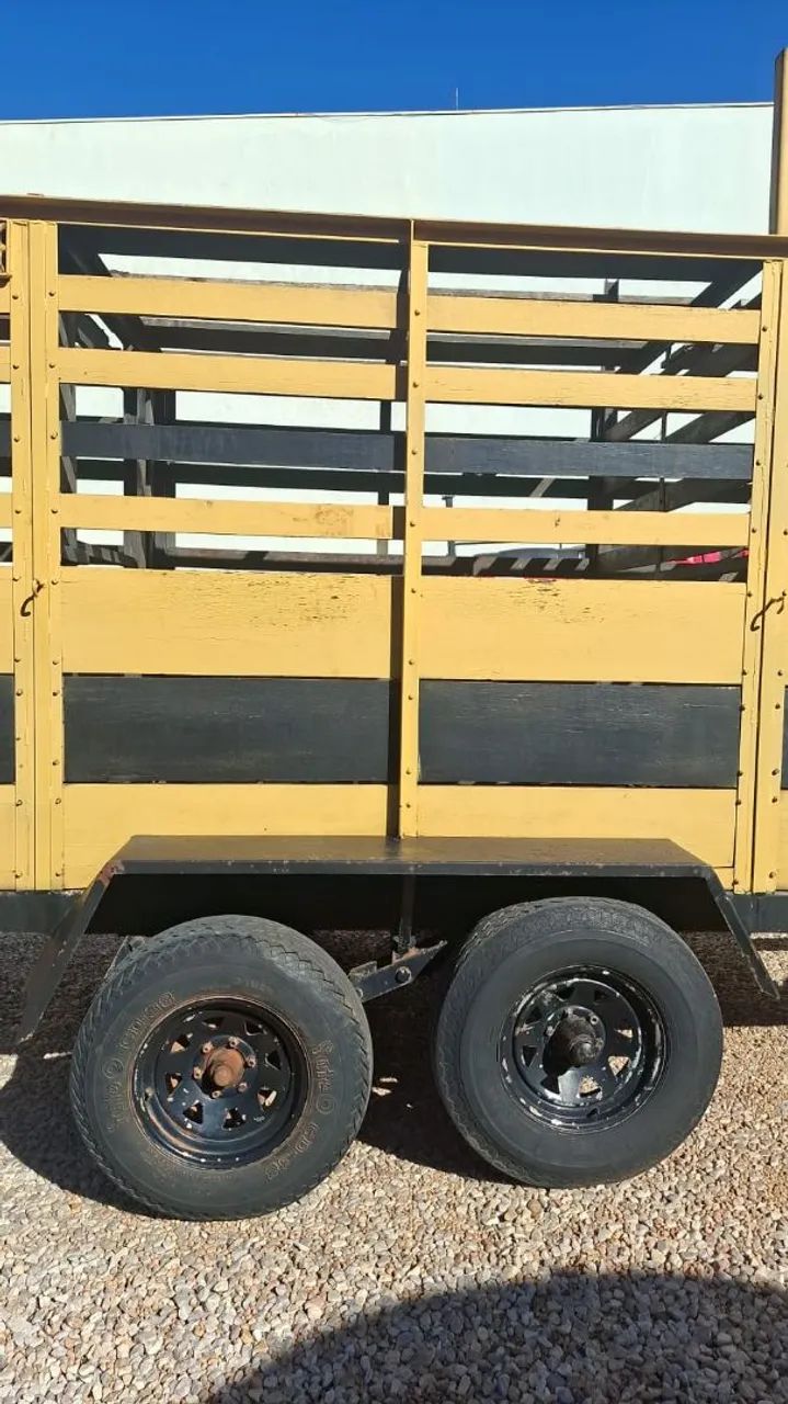 Carretinha Boiadeira/ transporte animal Amarela Para Camionete  - Foto 4