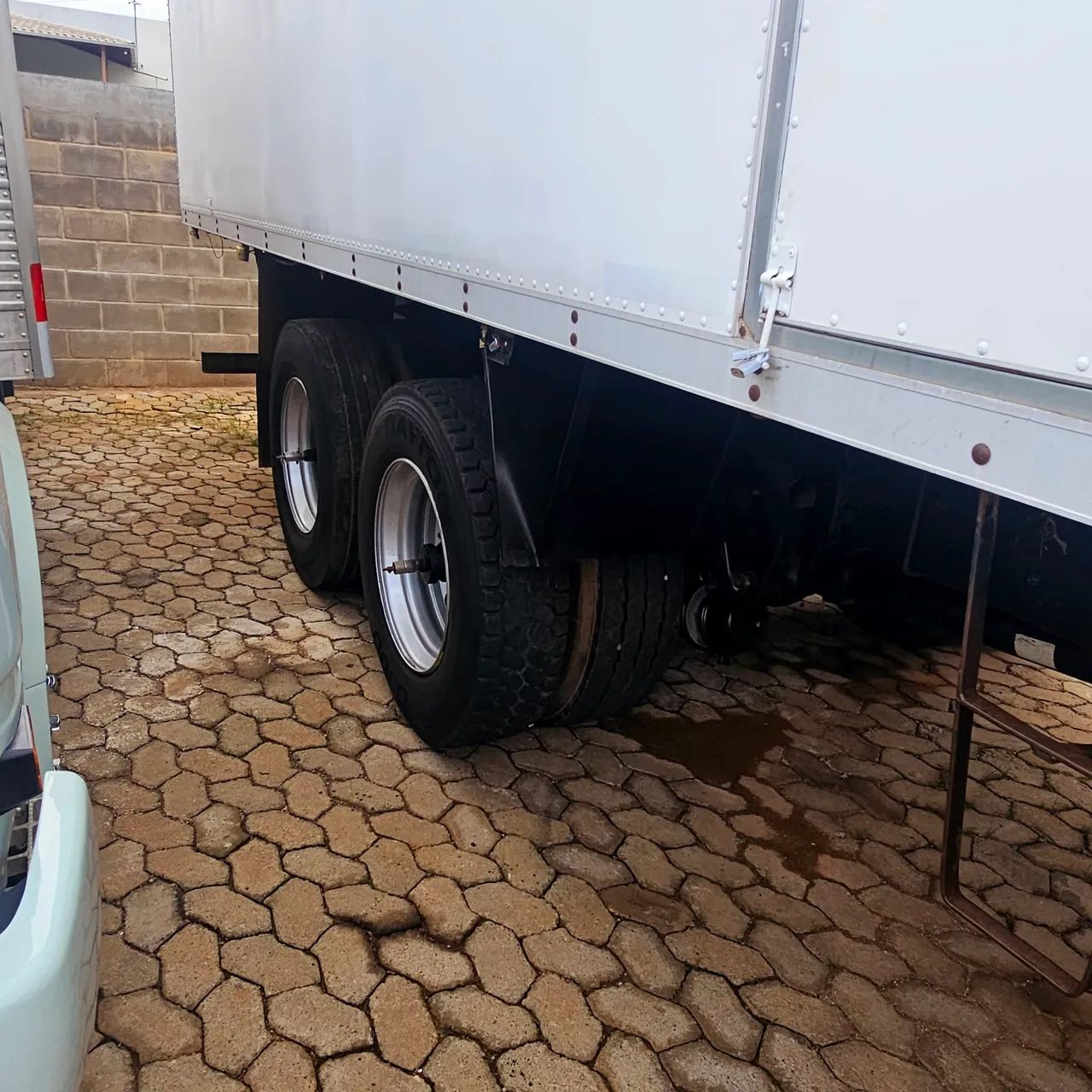 Caminhão 24.250  (2009) com baú de  refrigerado  - Foto 9