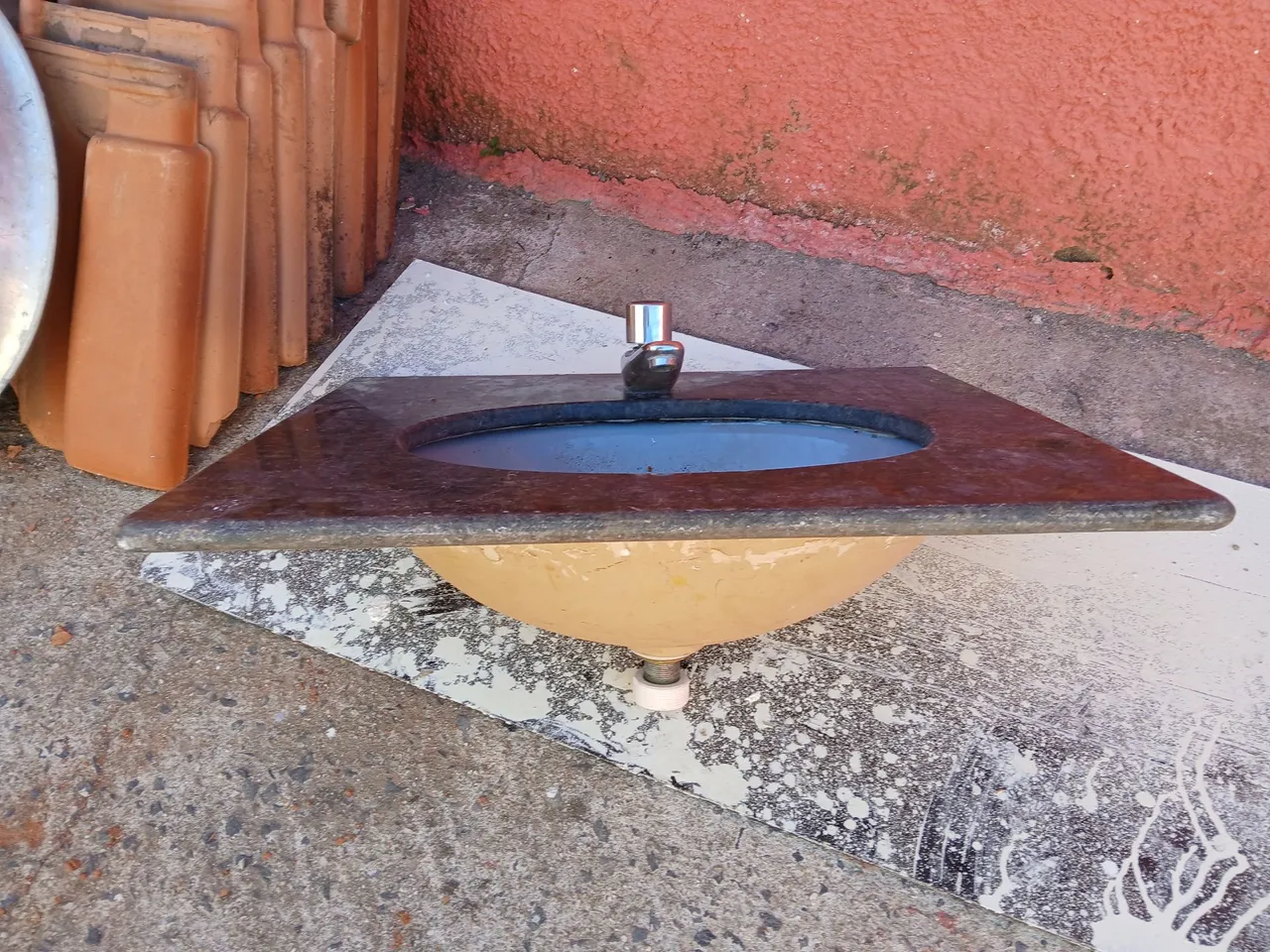 Cuba com tampo em granito