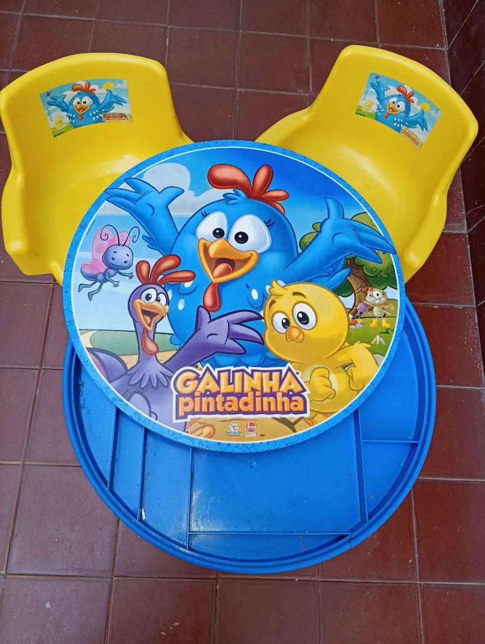Mesa e cadeiras giratórias galinha pintadinha  - Foto 2