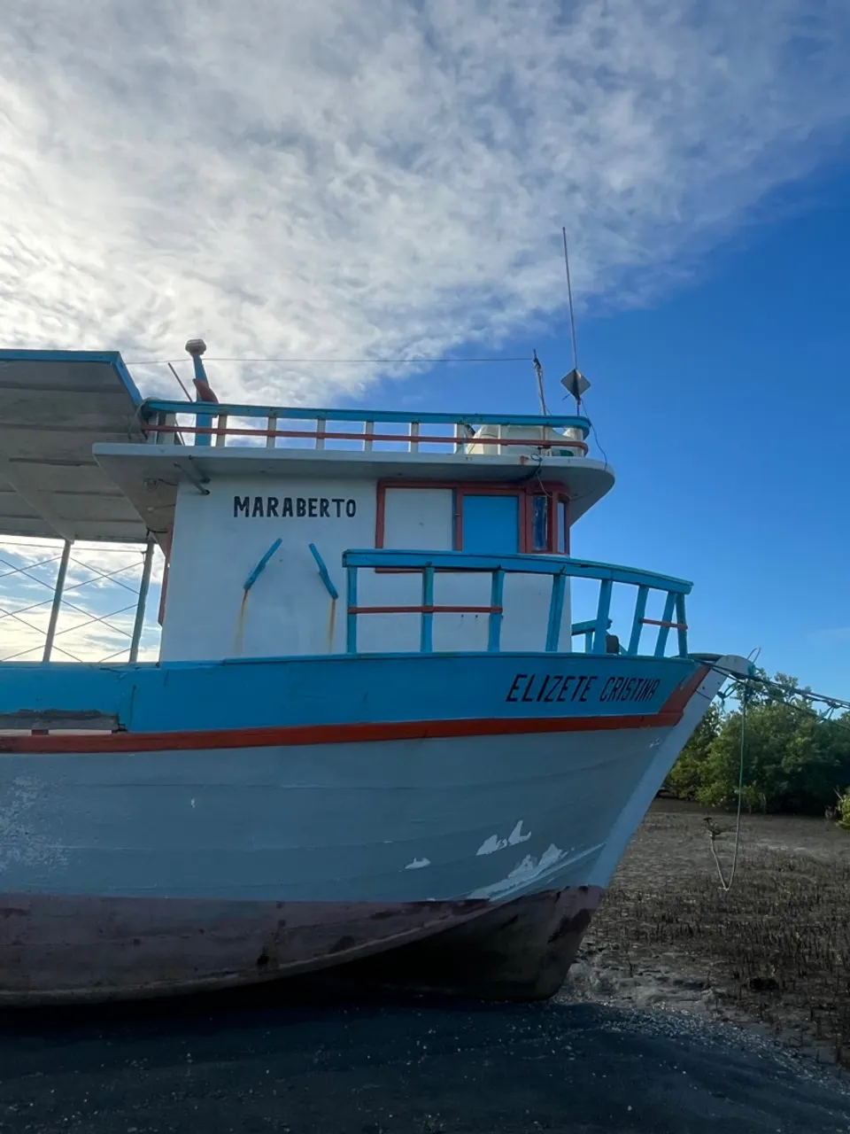 Vende-se barro de pesca