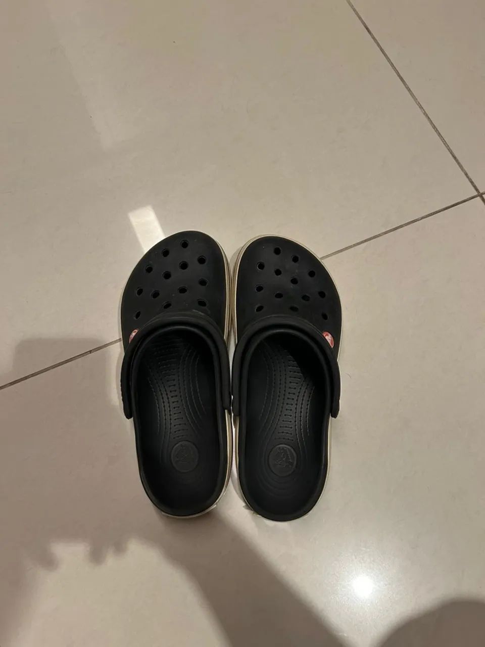 Crocs LiteRide Clog - Preto e Branco - Foto 2