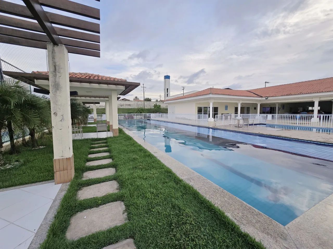 Apartamento por temporada com piscina e área de lazer incrível.   - Foto 2