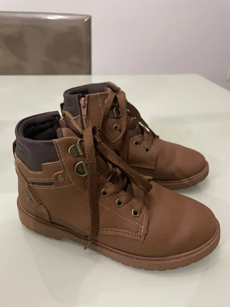 Bota coturno infantil marrom - Marca KLIN (usada poucas vezes)