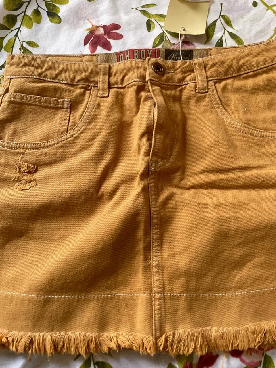 Saia Jeans Amarela com Detalhes Desfiados