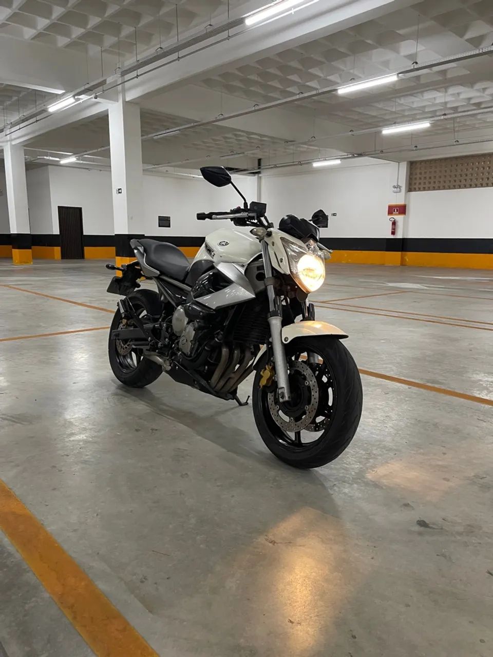 YAMAHA  XJ6- 2010