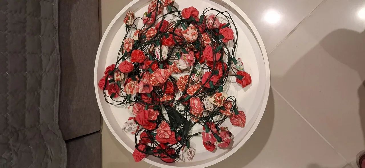 Luzes de Natal com Flores de Tecido