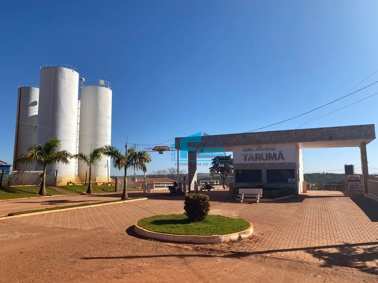 Casa em condomínio Náutico Tarumã com piscina , 12 km do posto medalhão
