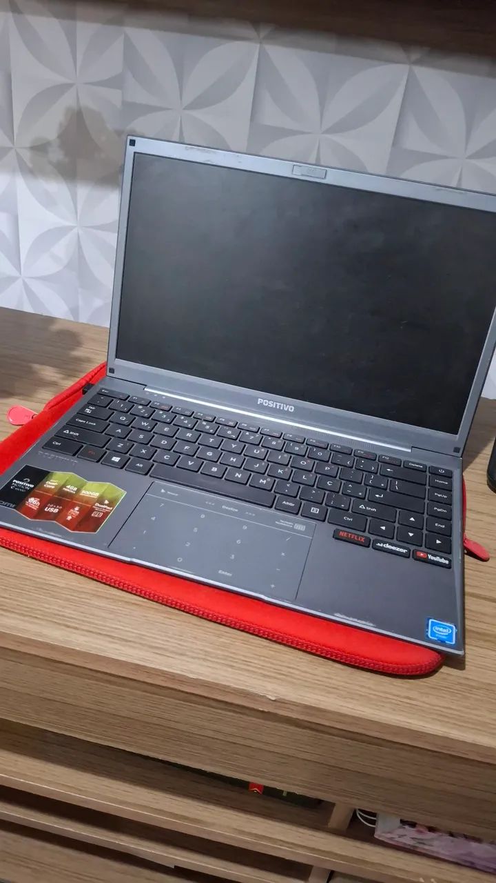 Notebook Positivo + mouse + carregador + capa 