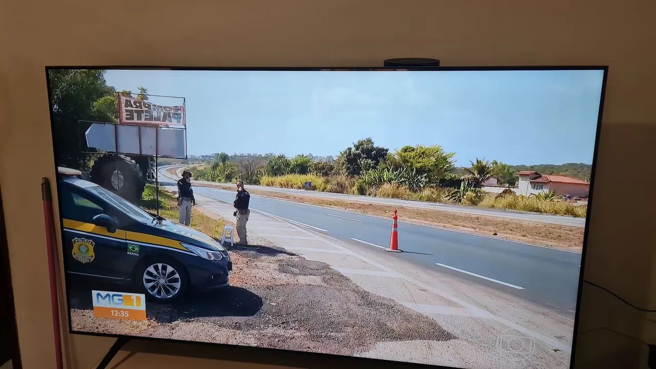 Tv 70 samsung com detalhe