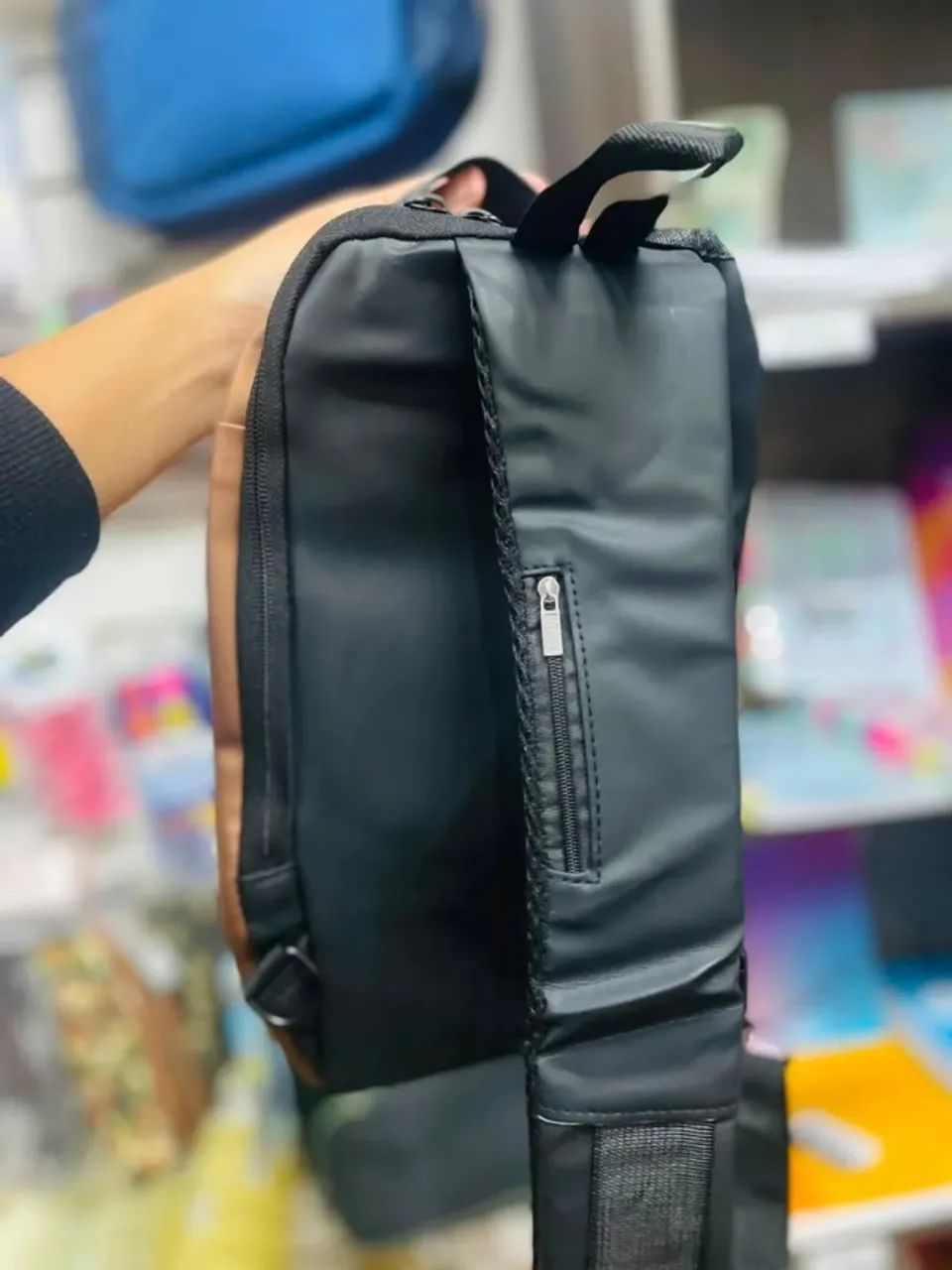 Mochila Antifurto Transversal com USB e Trava - Compacta e Impermeável - Foto 3